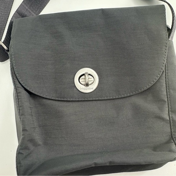 Baggallini Beijing Cross-Body Bag in Grey with Pink Lining Travel Bag - Picture 3 of 6